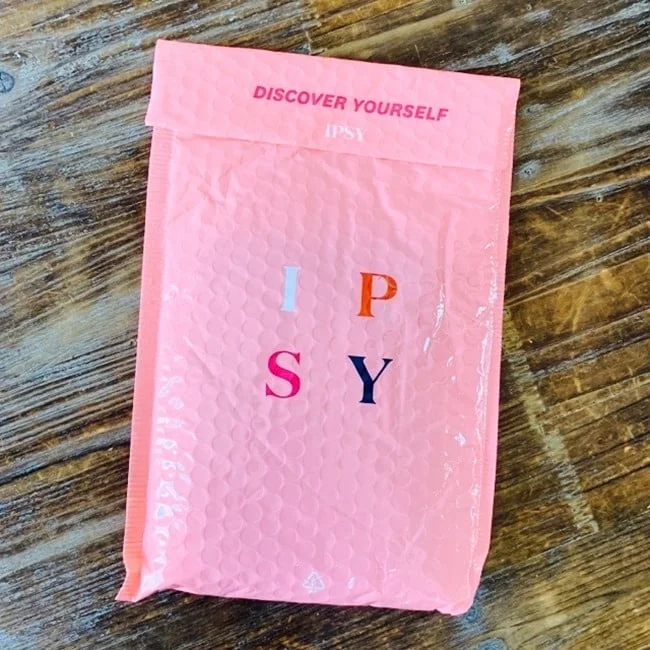 IPSY Glam Bag November 2021 Review 2021-11-16 13.34.08