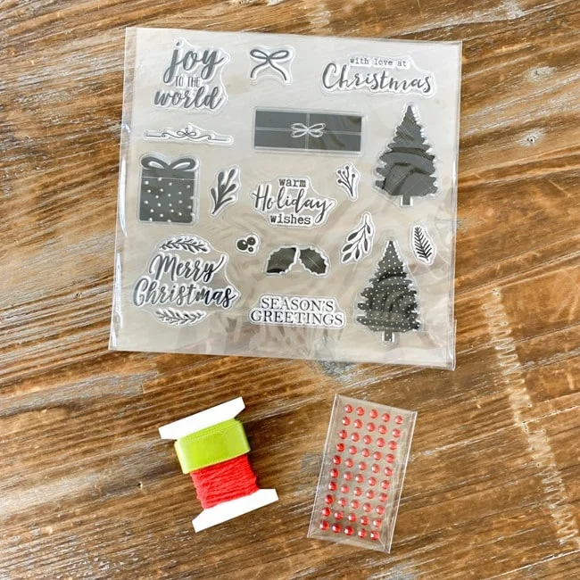 Annie's Cardmaker December 2021 Review Christmas Greetings Cards 014 Annie's Cardmaker December 2021 Review Christmas Greetings Cards 014