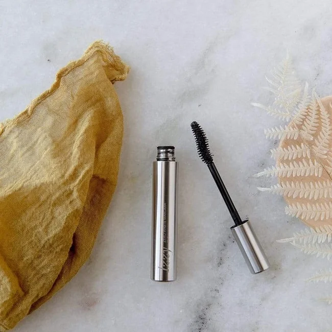 izzy-zero-waste-beauty-zero-waste-mascara-izzy-zero-waste-beauty-black-mascara-refillable-recyclable-carbon-neutral-30282243899503.progressive
